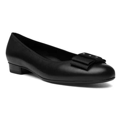Bijou in Black - side view