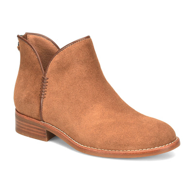 Desi in Brandy - side view