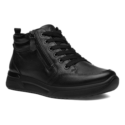 Val in Black - side view