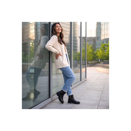 Model wearing Boulevard Chelsea in color Black