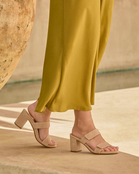 Model wearing Tempo Slide Metatarsal in color Cuban Sand Suede
