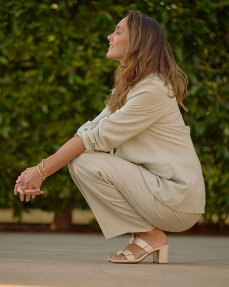Model wearing Tempo Slide Metatarsal in color Off White Leather