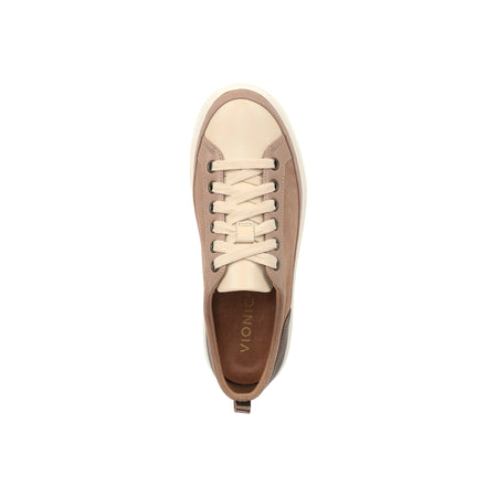 Winny in Desert Sand - top view
