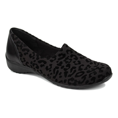 Prim in Black Cheetah - side view