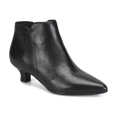 Sawyer in Black - side view
