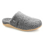 Slipper in gray fleece, Strive Zara, EVA footbed for cushioning, round logo visible on white background.