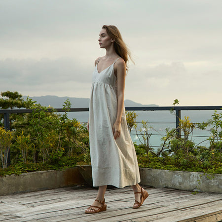 Model wearing Riviera II Thin in color Pecan