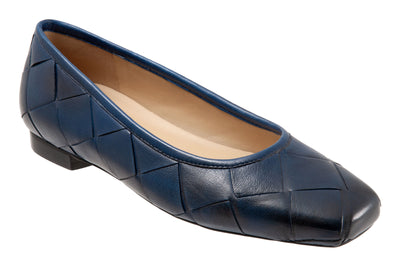 Hanny in Blue - side view