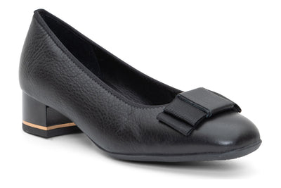 Garnet in Black Leather - side view