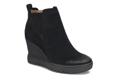 Utley in Black - side view