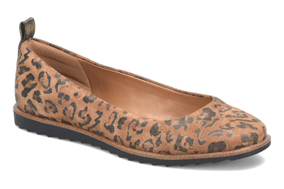 Ronah in Cognac Jaguar - side view