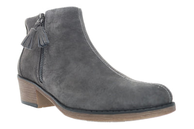 Rebel in Grey - side view