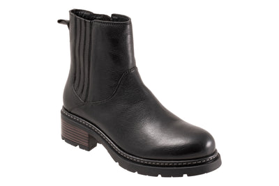 Novato in Black - side view