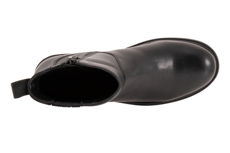 Novato in Black - top view