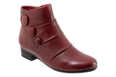 Mila in Sangria - side view