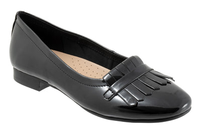 Greyson in Black Pat - side view