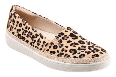 Accent in Tan Cheetah - side view