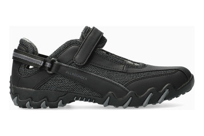 Niro in Black Mesh - side view