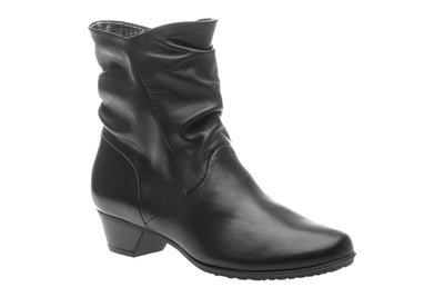 Malia in Black - side view